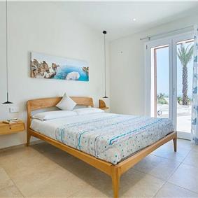 3 bedroom villa with infinity pool and jacuzzi, Scopello, sleeps 5-6